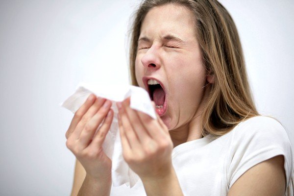 Аллергия может сопровождаться насморком