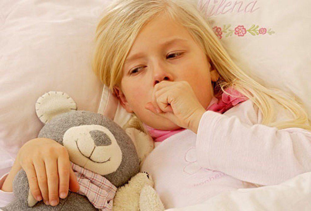 Метод пропаривания органов дыхания над кастрюлей с картошкой давно известен и с успехом применяется при лечении простуд и остаточного кашля после бронхита у ребенка