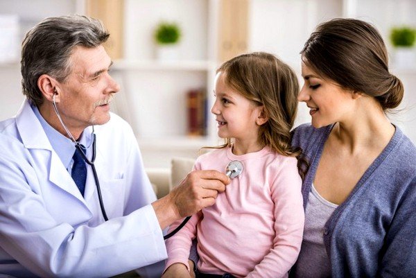Длительный сухой кашель у ребенка – это явный повод для посещения педиатра