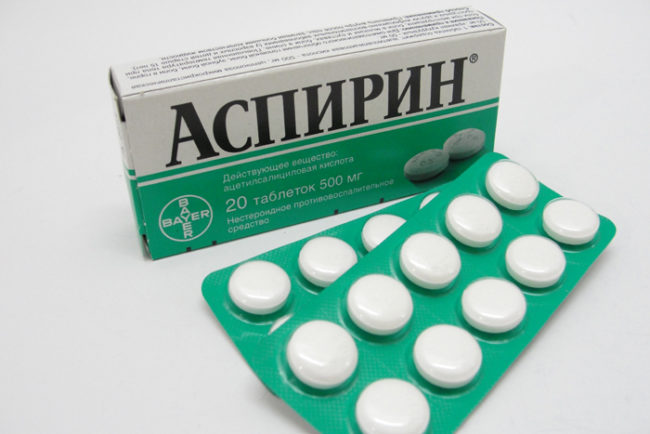 Таблетки аспирина в упаковке