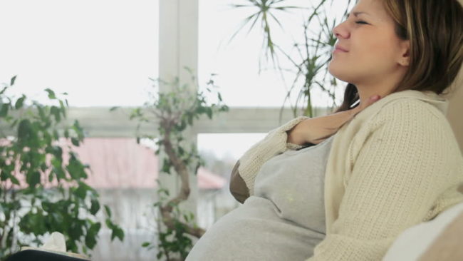Боль в горле у беременной женщины