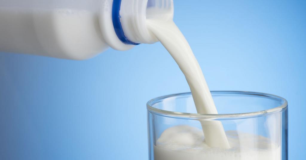 Можно ли пить горячее молоко при температуре