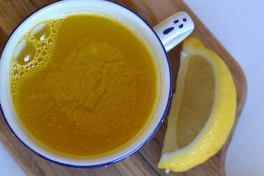 Имбирный чай с лимонным соком и черным перцем