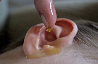 Популярные народные средства при боли в ушах