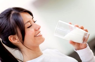 Домашнее лечение кашля с помощью масла с молоком