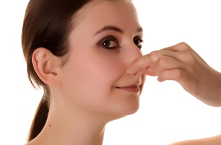 Как правильно остановить кровотечение из носа