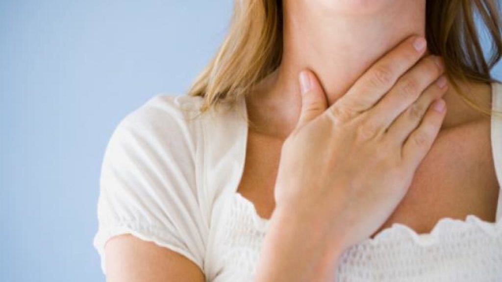 Причины першения в горле и сухого кашля