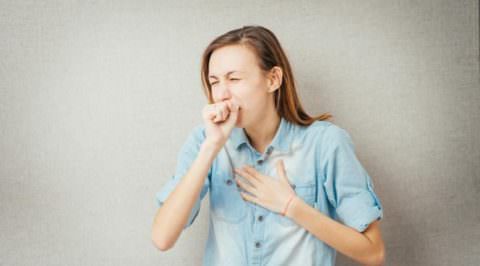 Сухой кашель - показание для назначения препаратов центрального действия