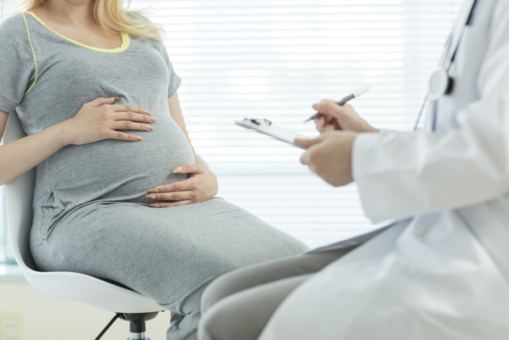Хлоргексидин и беременность: полная инструкция по применению свечей и полосканию горла для беременных на разных сроках