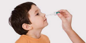 Как правильно закапать нос ребенку