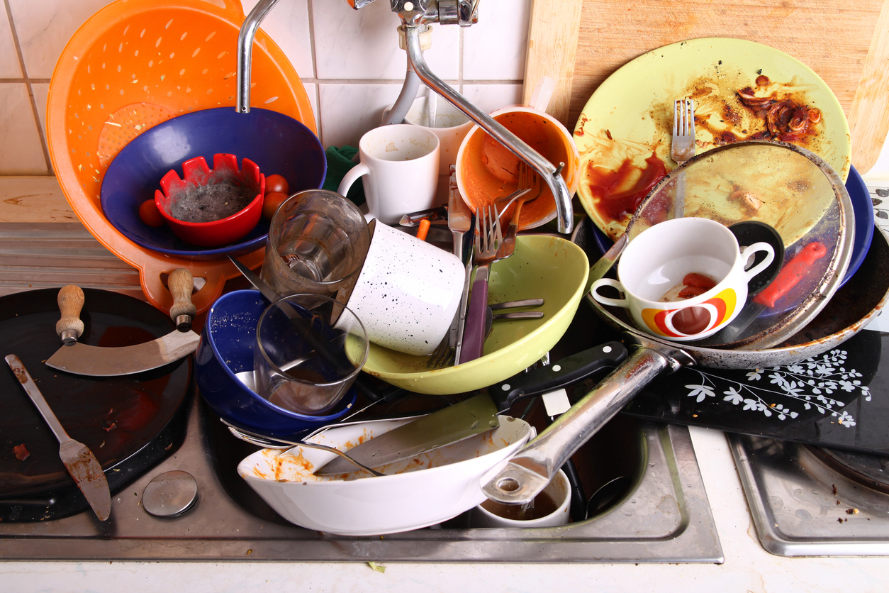 dirty-dishes-kitchen-odors