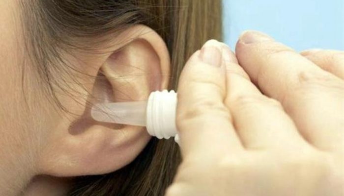 Причины, почему шелушатся уши, симптомы и методы лечения