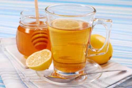 горячий чай с медом и лимоном