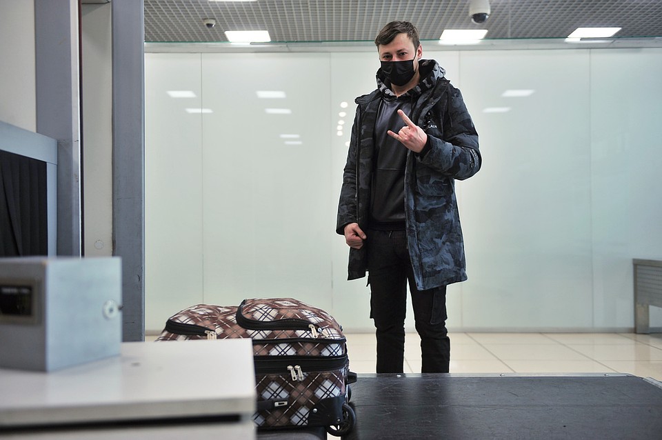 Нахождение в международных аэропортах пока не включается в число факторов риска. Фото: Алексей БУЛАТОВ