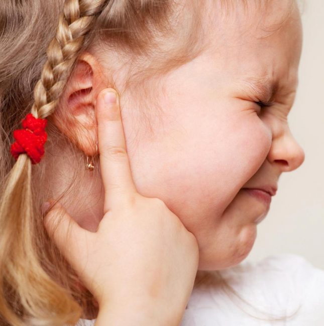 Симптоматика больного уха у деток