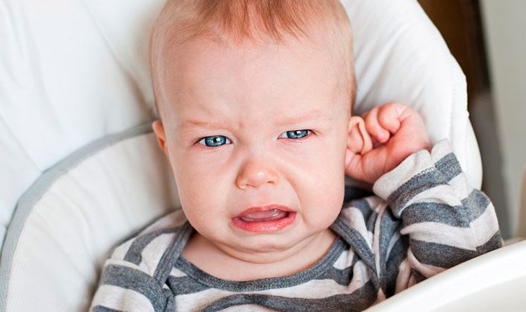 Боль в ухе у младенцев