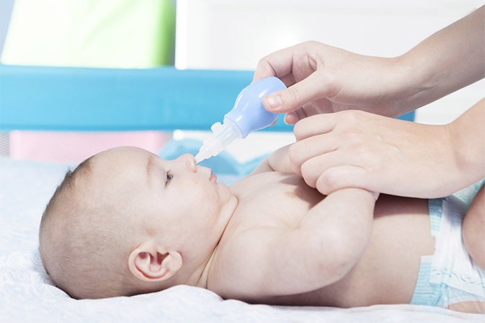 чистка носа новорожденного 