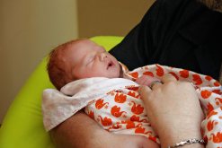 Новорожденный часто чихает причины