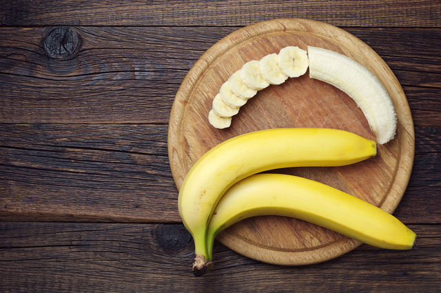 Благодаря нежной текстуре бананы обволакивают слизистую и снимают першение