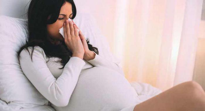 почему закладывает нос при беременности