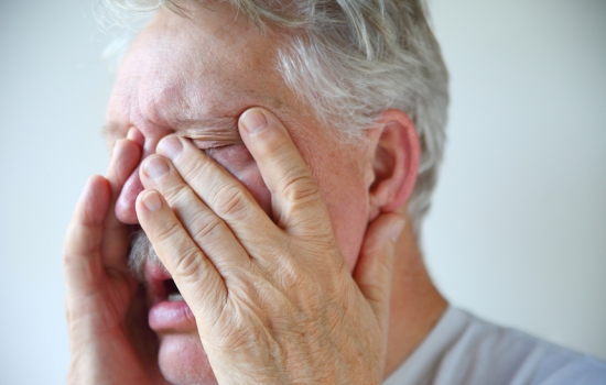 Опух нос и болит: причины и факторы, провоцирующие состояние. Какие меры предпринимать при отеке носа?